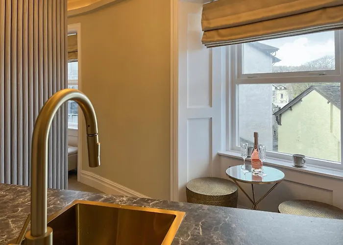 Mj * Bowness-on-Windermere