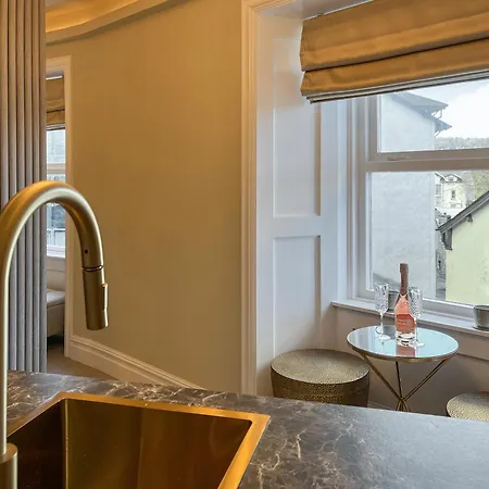 Mj * باونيس أون وينديرمير